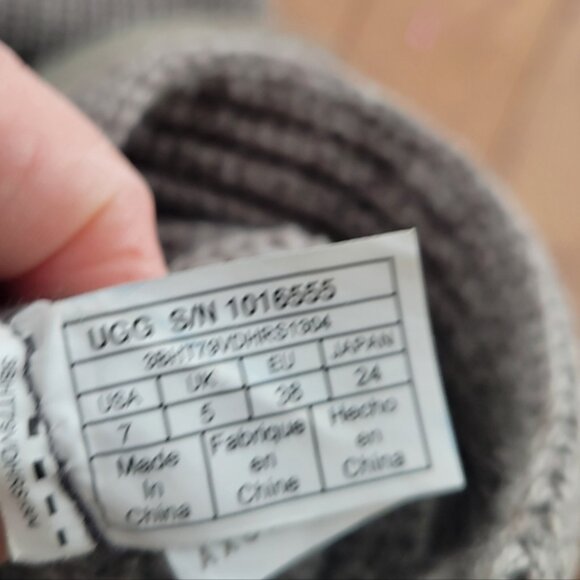 Ugg Classic Cardi Cozy Knit Button-Up Boots Size 7 - Picture 5 of 7